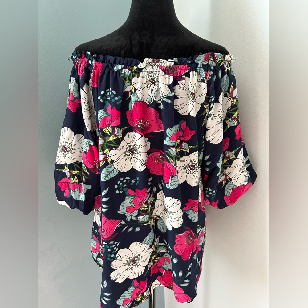 NWT MILK AND HONEY FLORAL BUBBLE SLEEVES TOP